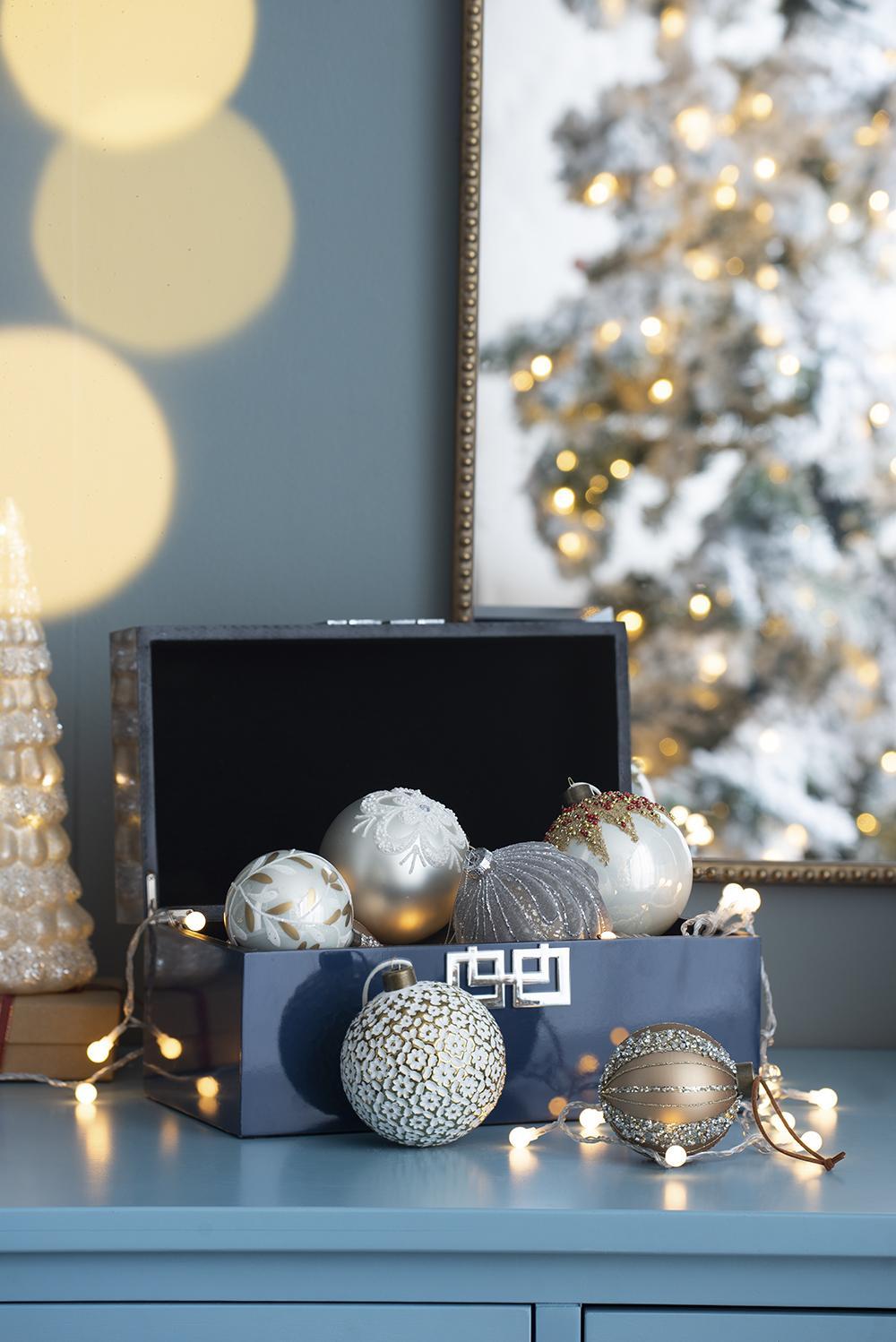 Decorative Hanging Glass Christmas Ball Ornaments - Set of 6 with Elegant Glass Design - Pearl Silver or Purple