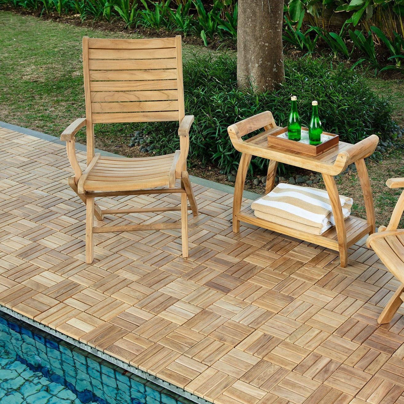 Norwegian Natural Teak Shower and Bath Curved Spa Bench with Shelf - 30"
