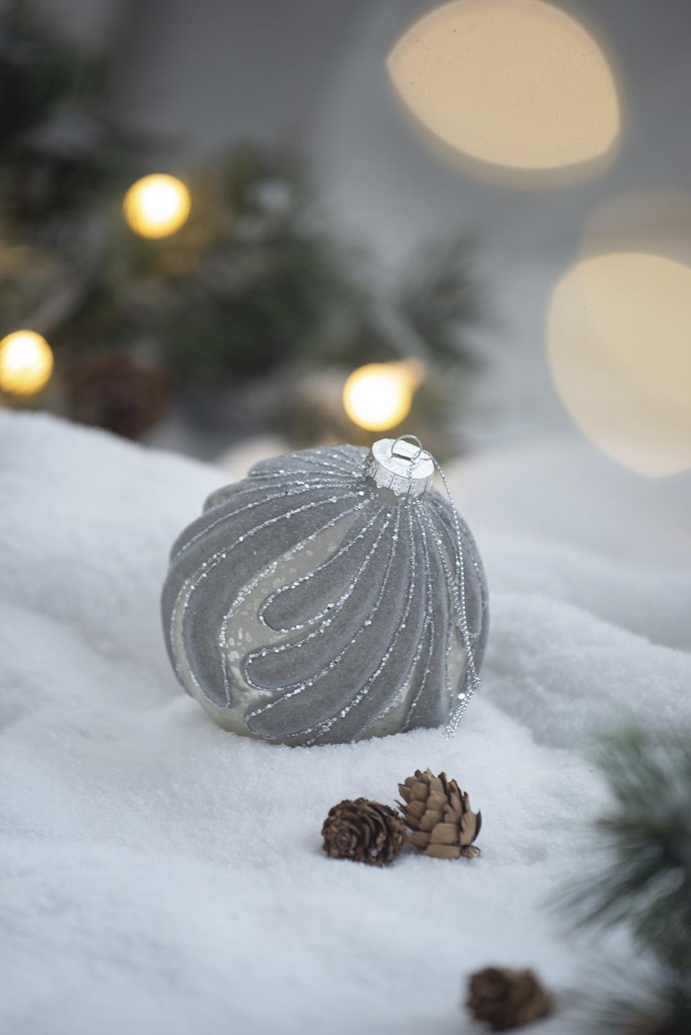 Decorative Hanging Glass Christmas Ball Ornaments - Set of 6 with Elegant Glass Design - Pearl Silver or Purple