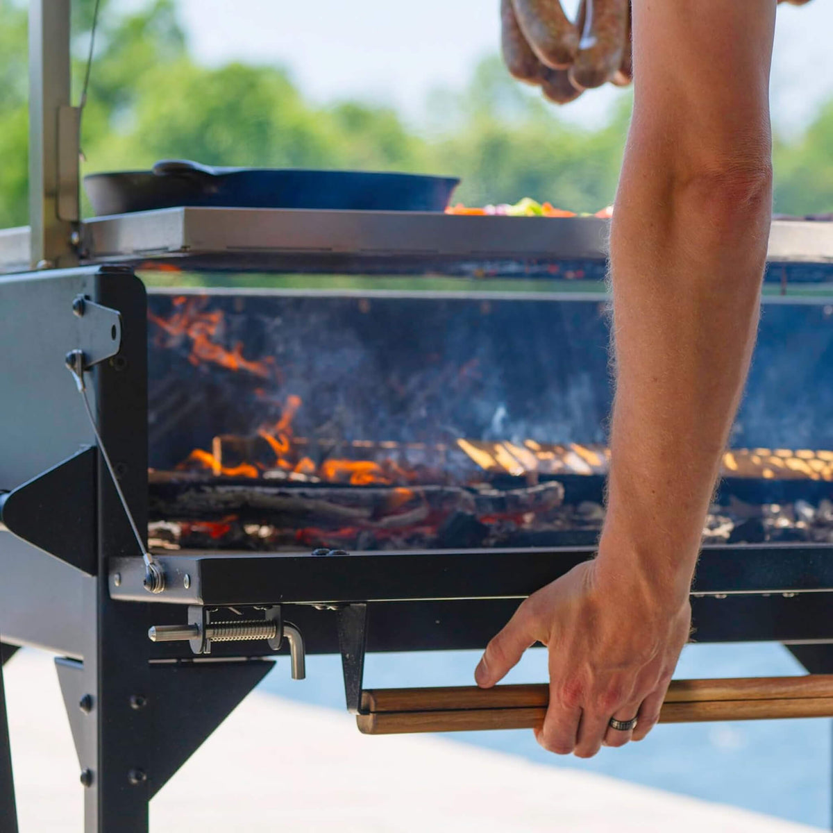 Heavy-Duty Argentine Santa Maria Heritage Wood Fire And Charcoal BBQ Grill [04X02FT]
