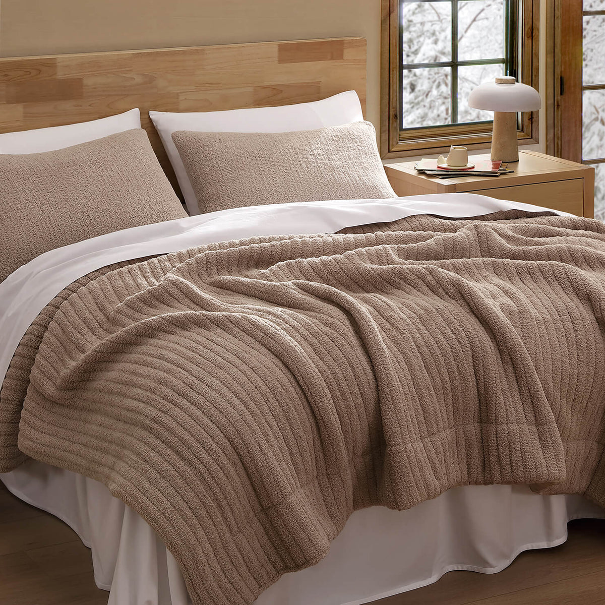 Snug Piped Comforter